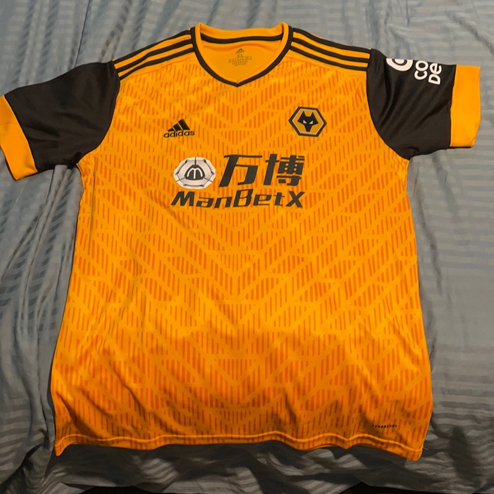 Wolverhampton Wolves fan jersey